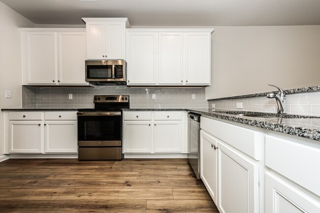 Photo - 3575 Saratoga Cir