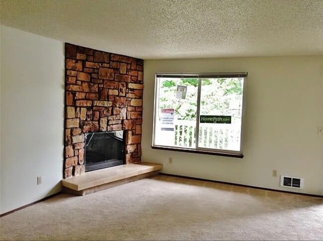 Building Photo - 7520 208th St SW Unit Edmonds Condo