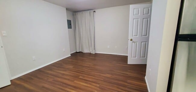 Photo - 1970-300-112 12 Ave