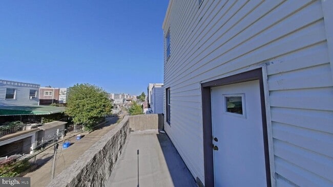 Photo - 6237 Carpenter St