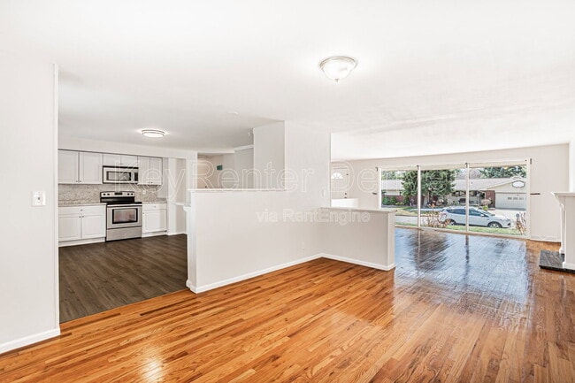 Photo - 5265 W Ontario Ave