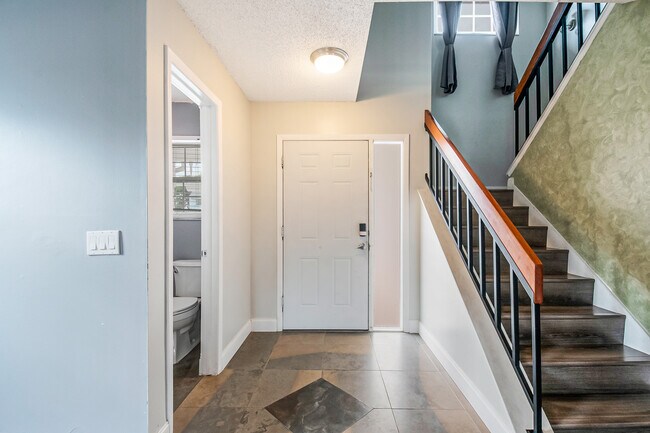 Photo - 1025 Wentworth Ct