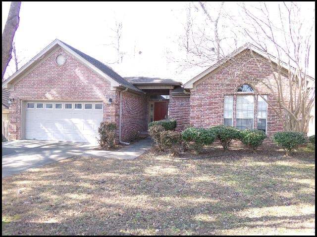 Building Photo - 303 Hidden Meadows Dr