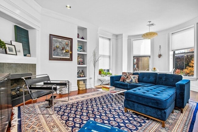 Building Photo - 692 Tremont St Unit 4 Rental