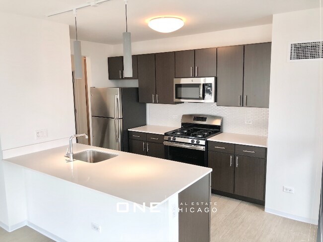 156 W Superior St Unit 3