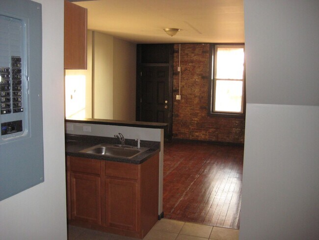 Photo - 2 BEDROOM UPDATED ALL ELECTRIC UNIT IN THE GROVE Unit 39121ST