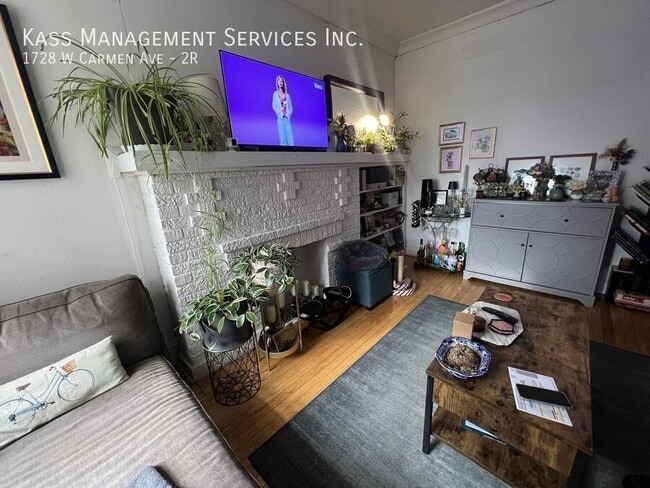 Building Photo - 1728 W Carmen Ave Unit 2R