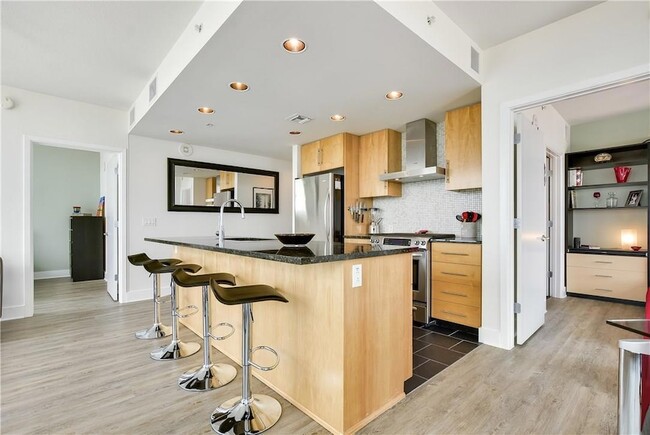 Photo - 300 Bowie St