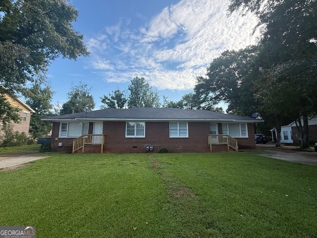 Photo - 256 E Broad St