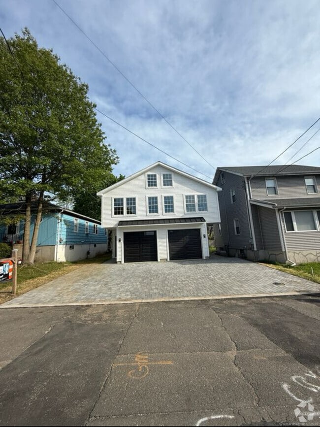 Building Photo - 30 Manila Ave Rental
