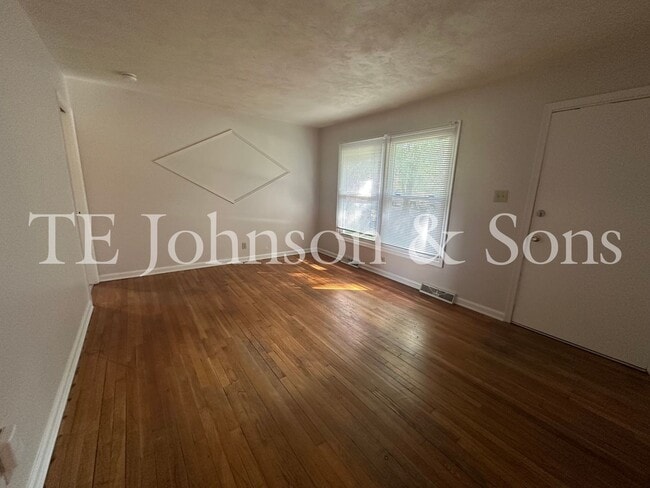 Photo - 3 Bed Home Situated near Hwy. 311 & Local Golf Course