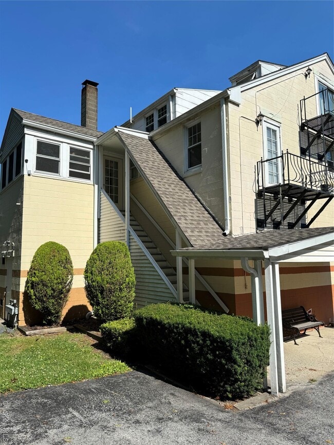 Building Photo - 560 State Rte 44 55 Unit D Rental