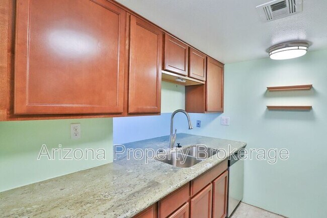 3033 E Devonshire Ave Unit 2020
