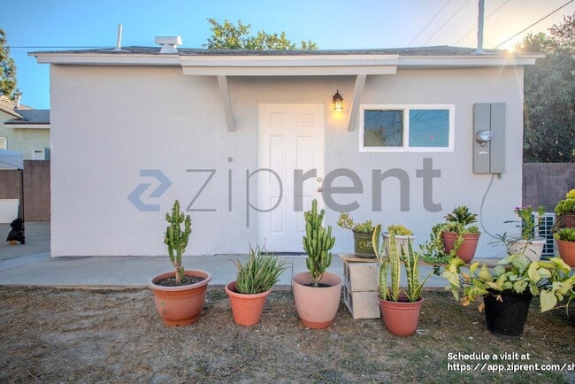 Building Photo - 12313 Lakewood Blvd