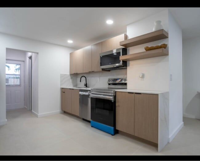 Photo - 770 NE 34th Ct