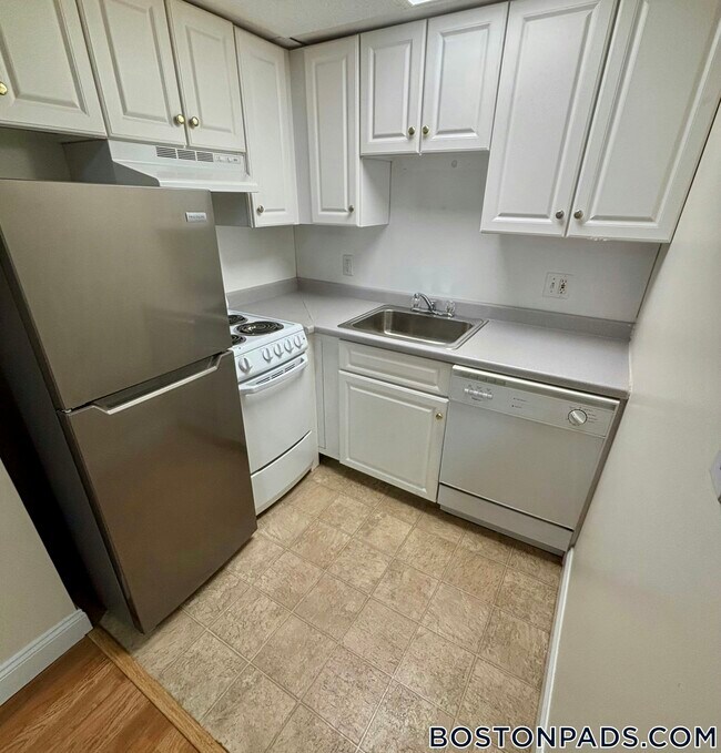 62 Boylston St Unidad L04