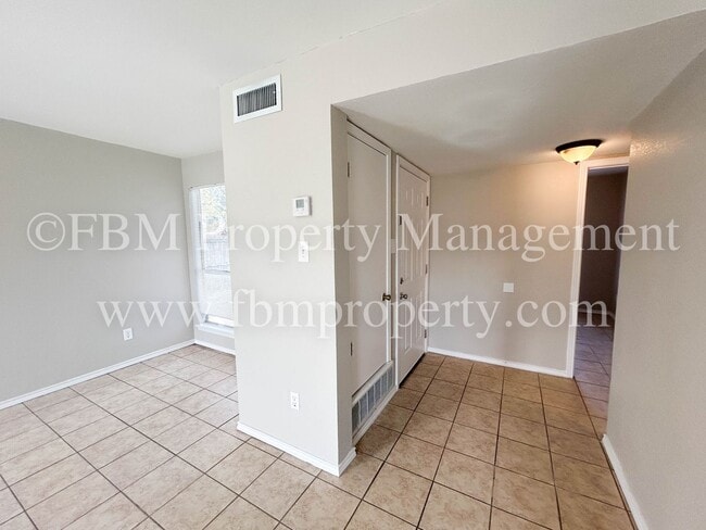 Photo - 1401 Old Bardwell Rd Unit B