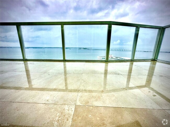 Building Photo - 2 br, 3 bath Condo - 218 SE 14th St Apt 2303 Unit Apt 2303