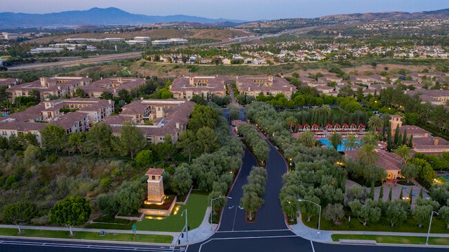 Newport Bluffs Apartment Village