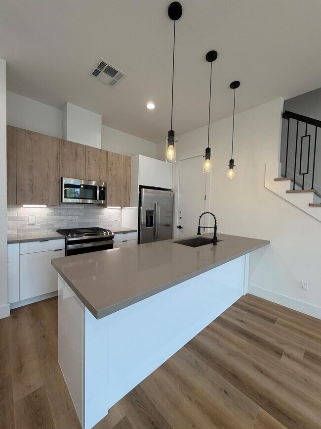 Photo - 6733 Peerless St