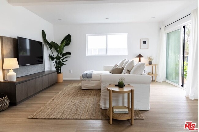 Photo - 843 Mariposa Ave Unidad 1