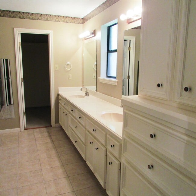 Photo - 2232 Azalea Cir