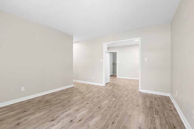 211 Woodview Ave Unit A