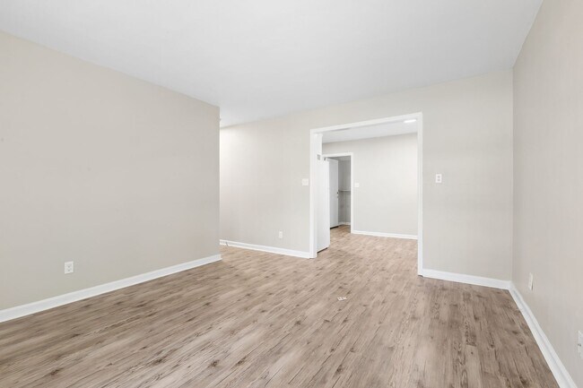 Photo - 211 Woodview Ave Unit A