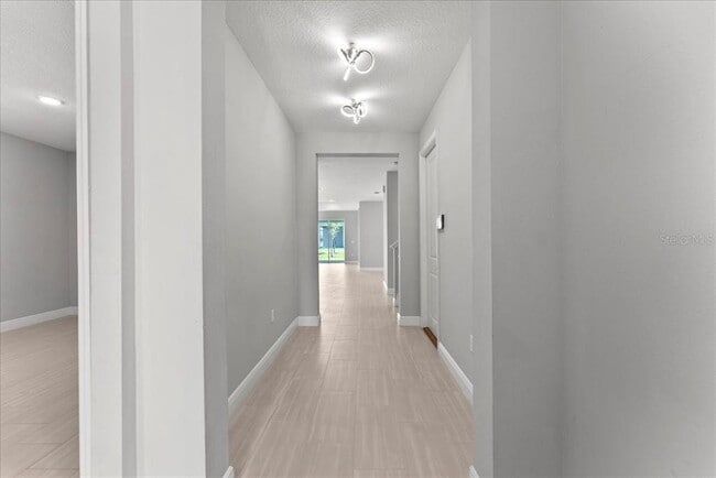 Photo - 19105 Planetree St