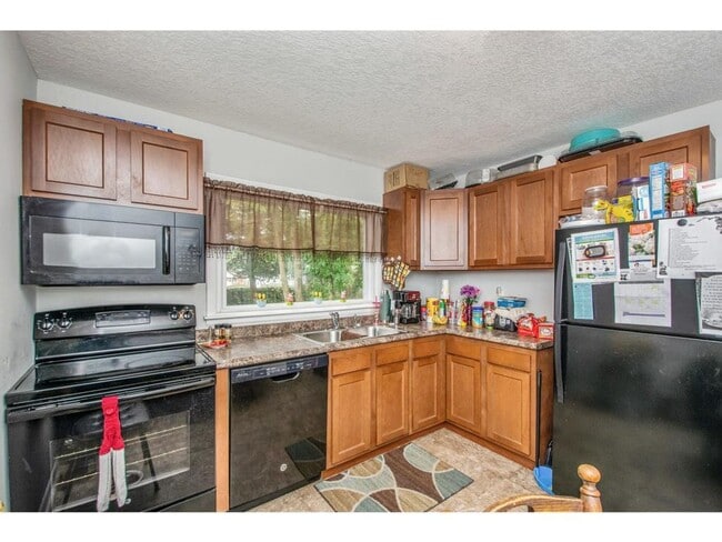Photo - Darling 3 bedroom home in Greenfield Plaza neighborhood