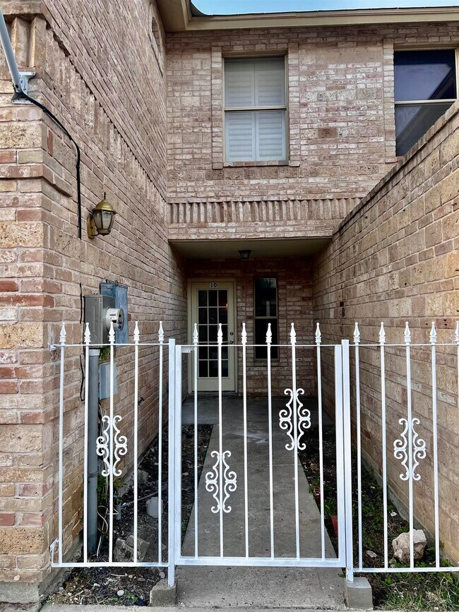 1101 Shiloh Dr Condo For Rent in Laredo, TX