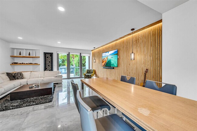 Photo - 1511 NE 4th Pl