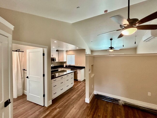 Photo - $1,595 Clovis Cottage,  1 Bed / 1 bath - 5th & Sunnyside Ave. / Solar Included!