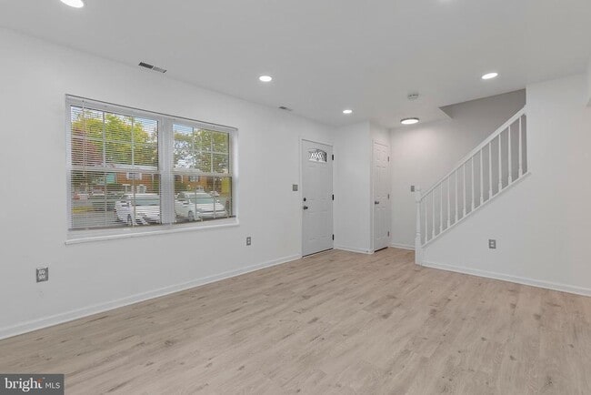 Photo - 924 Bellows Ave