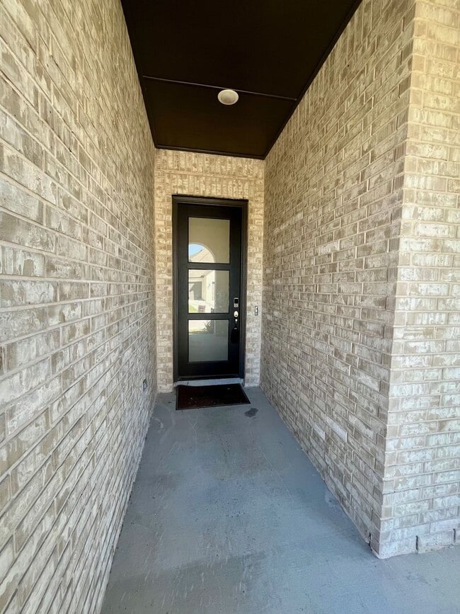 Photo - Spacious 4 Bedroom / 4 Full Bath Home w/ M...