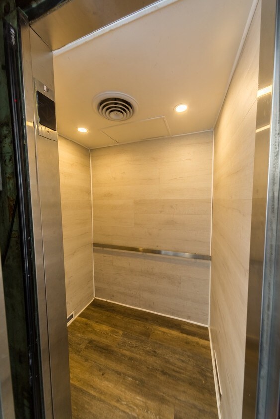 Elevador - Salzedo Apartments