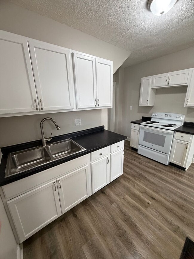 Photo - 2034 Singleton St