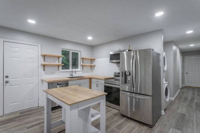 392-394 Booth Rd - 392-394 Booth Rd Apartment