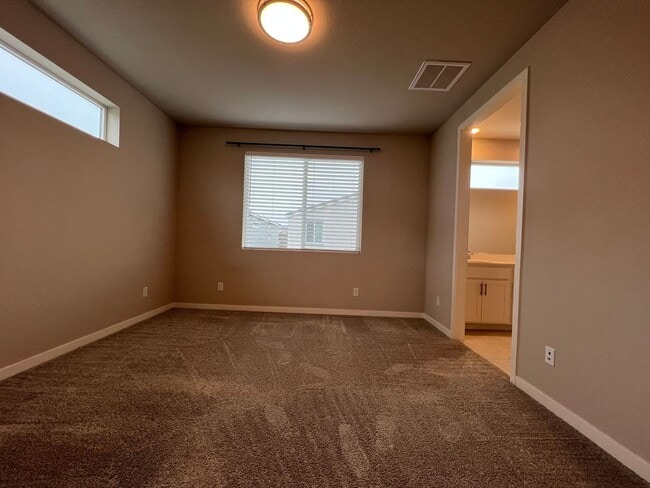 Photo - Lovely 3 Bedroom 2 Bathroom Home Close to Parks, Restaurants, Freeway Access, And More!