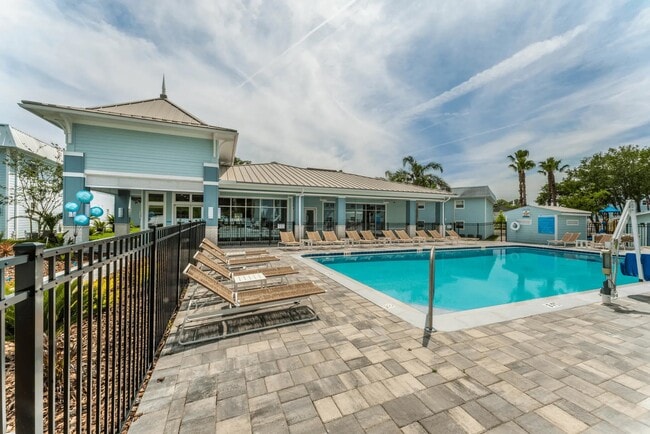 Building Photo - Surf Apartments
