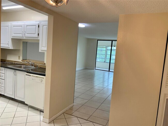 Photo - 2840 Somerset Dr Unit 311M