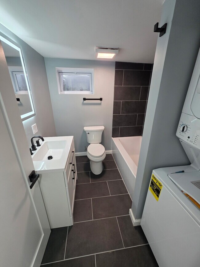 Photo - 1887 Washington Street Ext