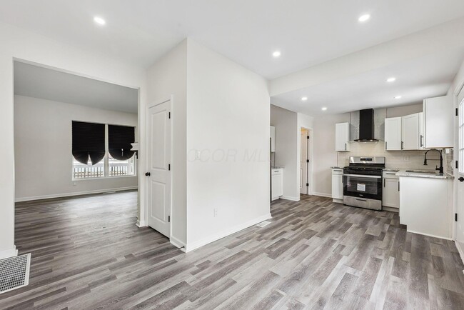 Photo - 1311 Sullivant Ave House