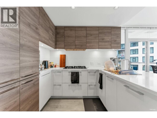 Photo - 7388 Kingsway Unit 11xx