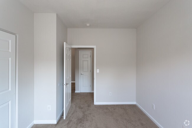 3BR, 2BA - 1202 SF - Auburn Hills Apartments