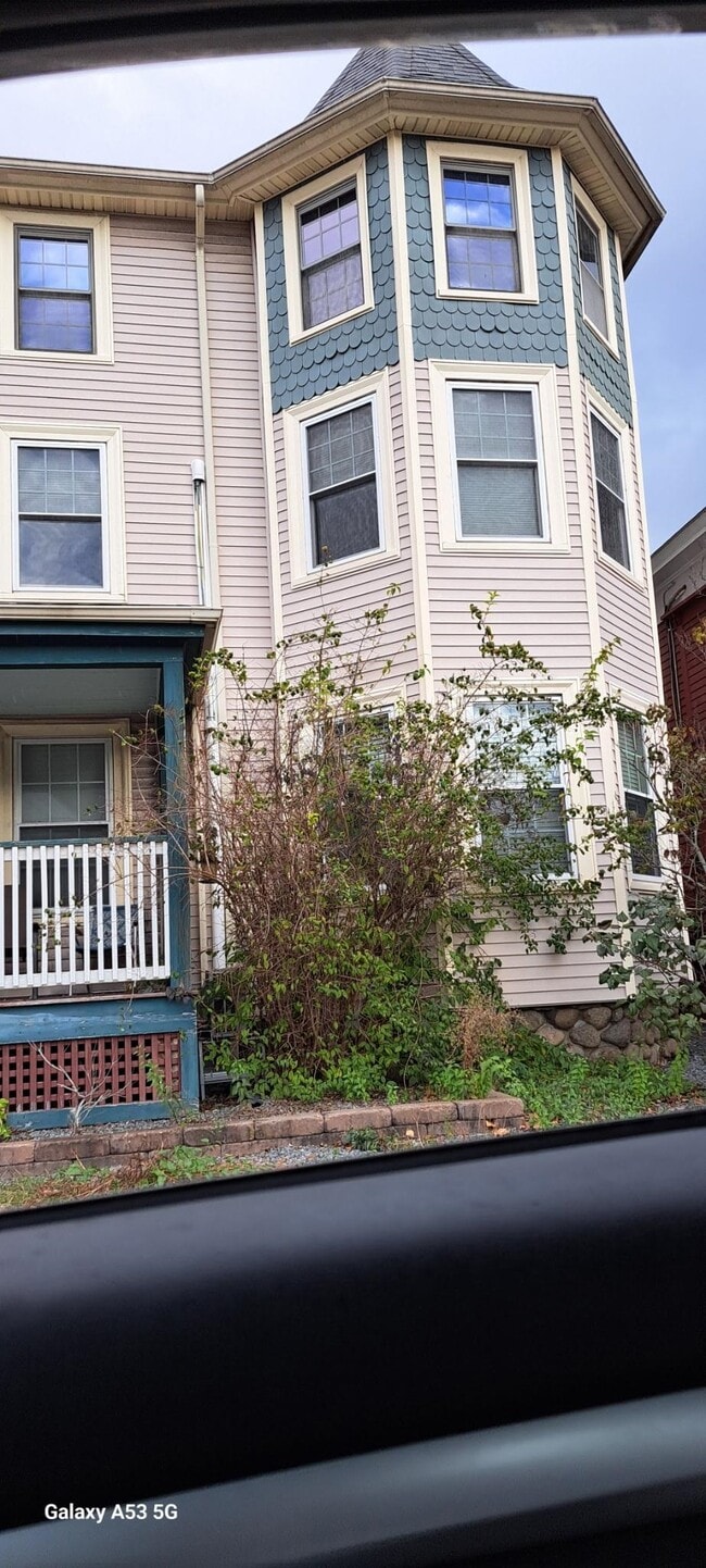 Building Photo - 407 Lafayette Rd Unit 5