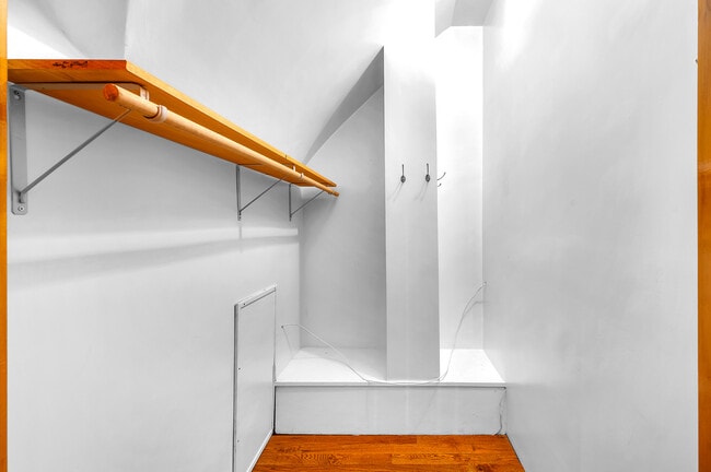 Photo - 443 W High St