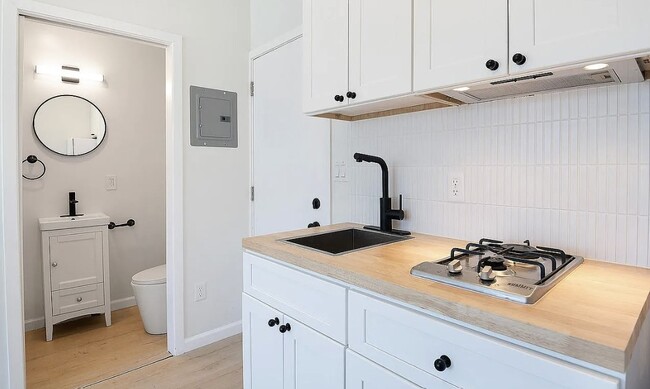 1520 W 8th St Apartments