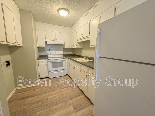 Photo - 2462 Bragg Blvd