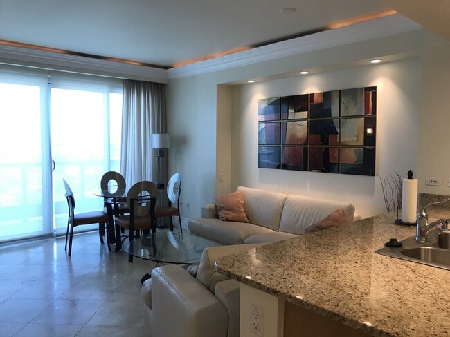 Building Photo - Turnberry Towers East-Phenomenal Upscale 1 Bdrm/1.5 Bath Condo on 17th Floor!